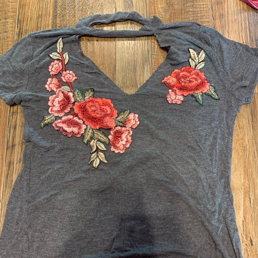 V cut cute rose shirt 💋